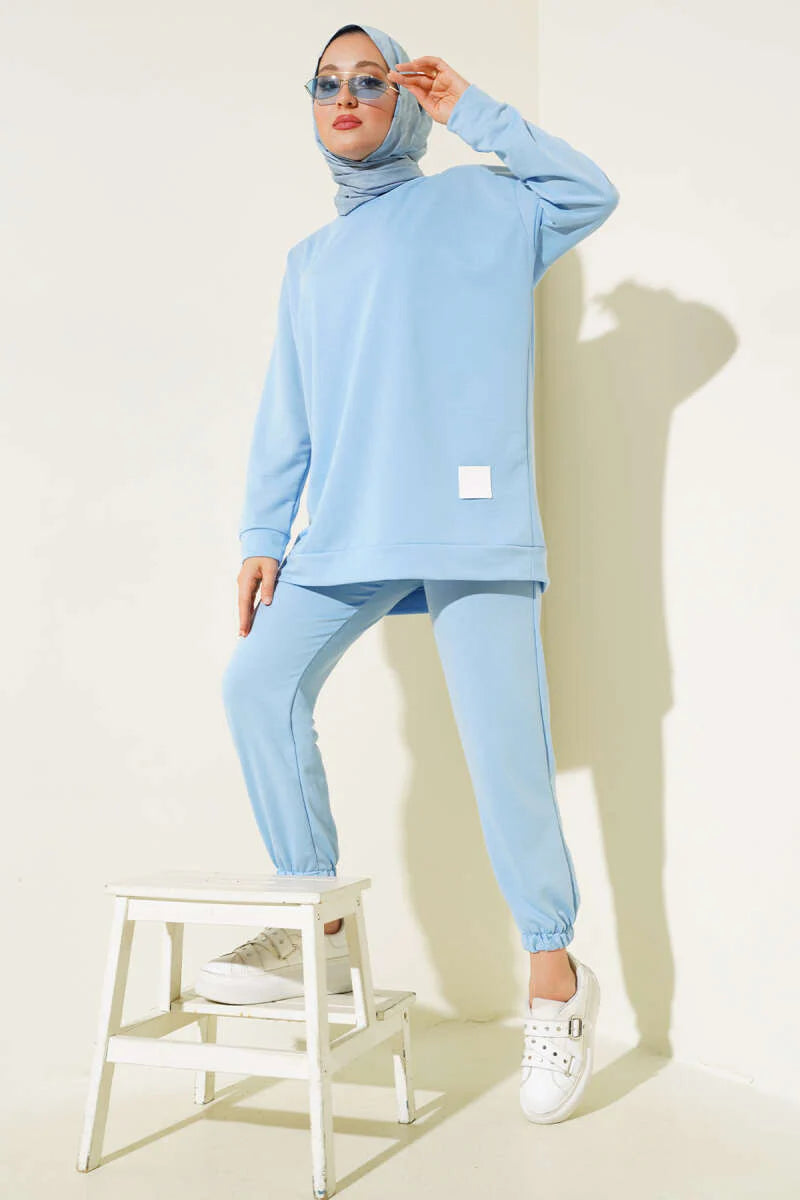 Set a due pezzi con base con dettaglio emblema- azzurro chiaro