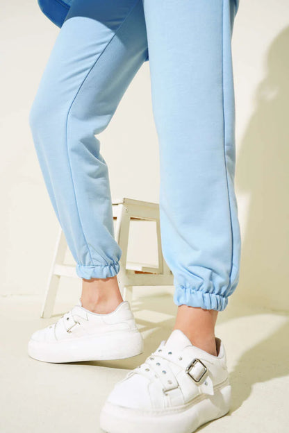 Set a due pezzi con base con dettaglio emblema- azzurro chiaro