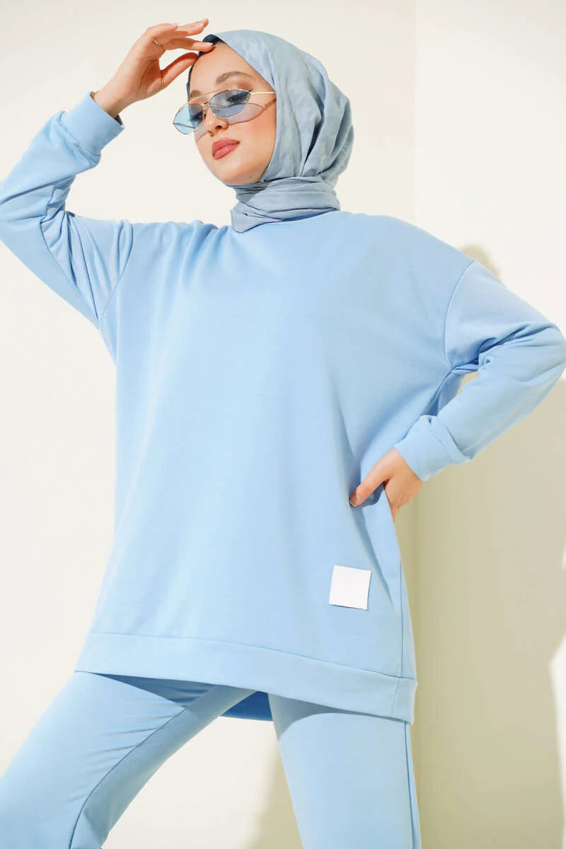 Set a due pezzi con base con dettaglio emblema- azzurro chiaro