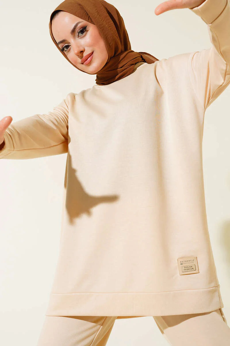 Set a due pezzi con base con dettaglio emblema- marrone chiaro