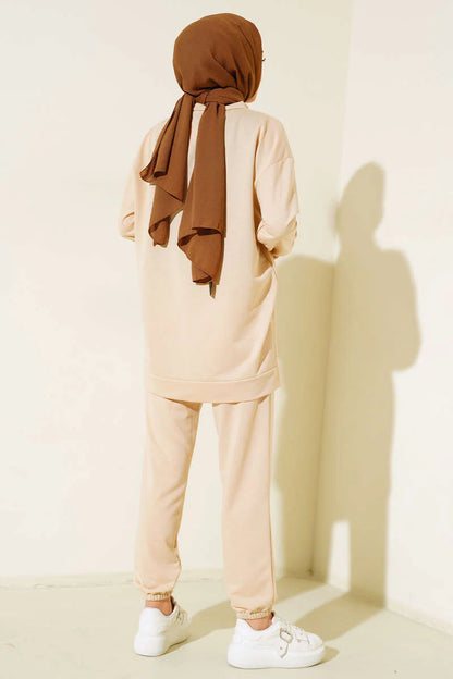 Set a due pezzi con base con dettaglio emblema- marrone chiaro