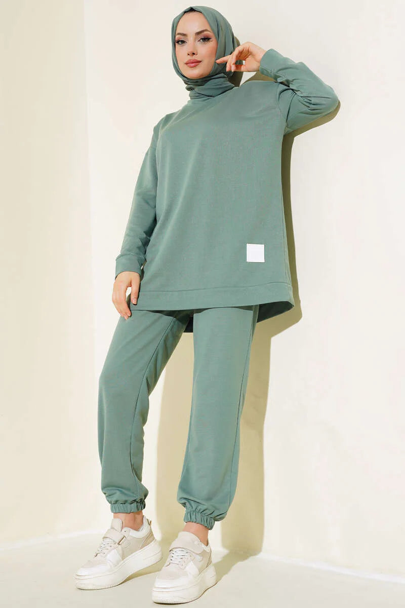 Set a due pezzi con base con dettaglio emblema- verde chiaro