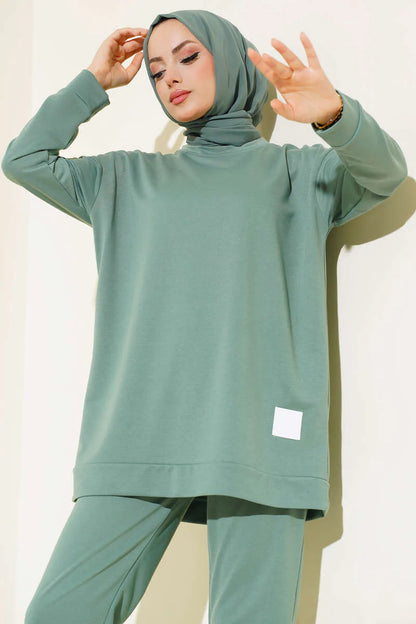 Set a due pezzi con base con dettaglio emblema- verde chiaro