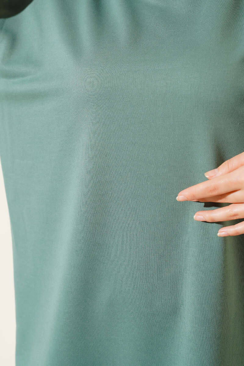 Set a due pezzi con base con dettaglio emblema- verde chiaro