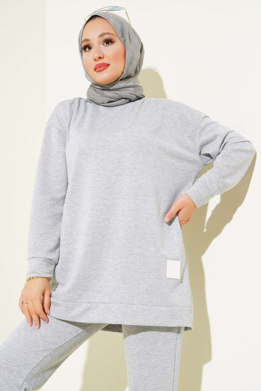 Set a due pezzi con base con dettaglio emblema- grigia