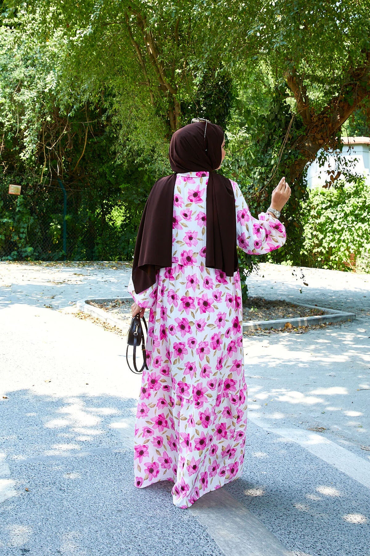 Abaya hijab con colletto a camicia e motivo modal rosa